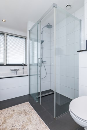 Foto - Te koop: Instapklare gemoderniseerde geschakelde 2 onder 1 kap woning in Simpelveld